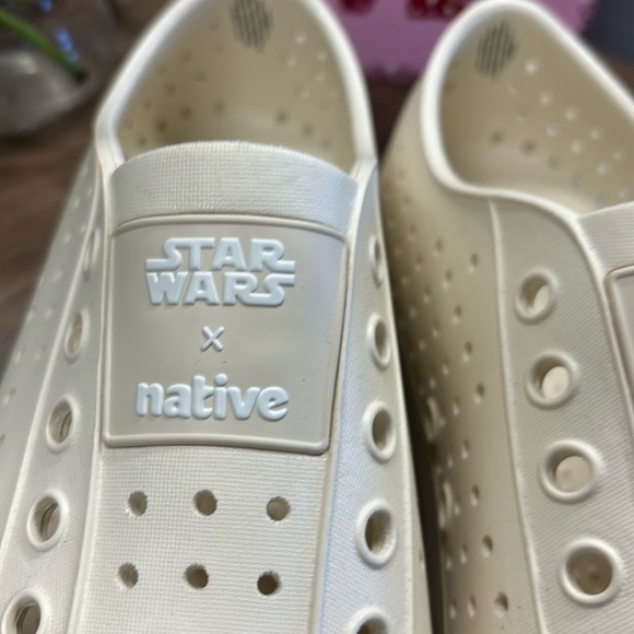 Native Star Wars Grogu Jefferson shoes size Men’s 8/Woman’s 10 - Picture 3 of 7